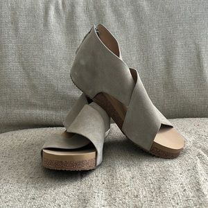 NEVER WORN Volatile Alton Wedges